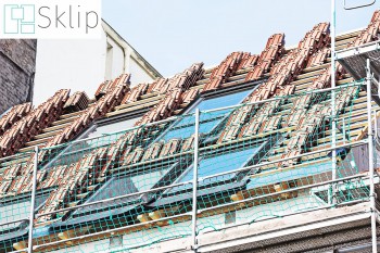 Siatka na spadające dachówki z dachu | Sklep z zabezpieczającymi siatkami na stare dachy