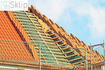 Wytrzymałe siatki na dachy do zabezpieczeń starych dachówek | Sklep z zabezpieczającymi siatkami na stare dachy