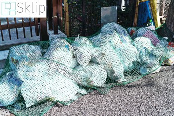 Zabezpieczenie odpadów z gospodarstwa domowego siatką sznurkową | Sklep siatkami do zabezpieczenia śmieci