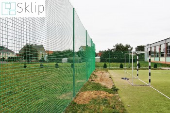 Tania siatka na ogrodzenie boiska w szkole | Sklep z ogrodzeniami na boisk sportowe