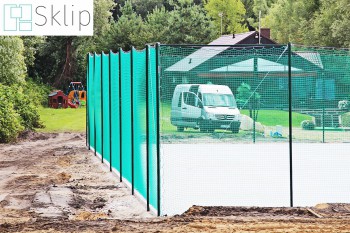 Zabezpieczające ogrodzenie z siatki na boisko szkolne | Sklep z ogrodzeniami na boisk sportowe