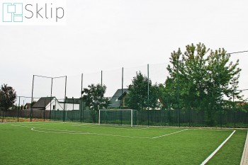 Boisko szkolne – siatka Mocne ogrodzenie do szkoły Siatki ochraniające boiska do piłki nożnej Siatki na boisko do gry w piłkę nożną Siatka na obiekt sportowy