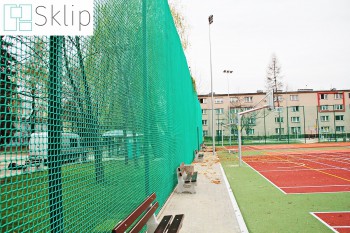 Siatki montowane na ogrodzeniu boiska do piłki nożnej | Sklep z ogrodzeniami na boisk sportowe