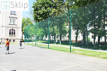 Tania siatka z tworzywa PP na piłkochwyty w szkolne | Sklep z piłkochwytami z siatek
