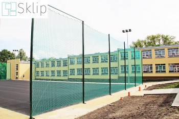 Wytrzymała siatka na boisko szkolne do piłkochwytów | Sklep z piłkochwytami z siatek