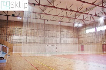 Zabezpieczenie ścian w hali sportowej przez łapacze piłek | Sklep zabezpieczeniami z siatek do hali sportowej