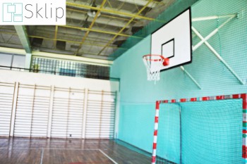 Szkoła - piłkochwyty na ścianę do hali sportowej - mocny materiał | Sklep zabezpieczeniami z siatek do hali sportowej