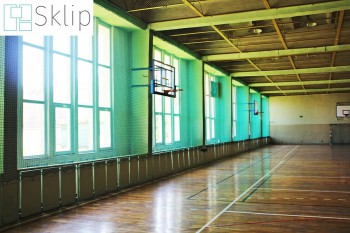 Zabezpieczenie ścian w hali sportowej przez łapacze piłek | Sklep zabezpieczeniami z siatek do hali sportowej
